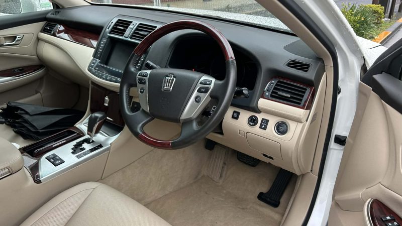 トヨタ　クラウン